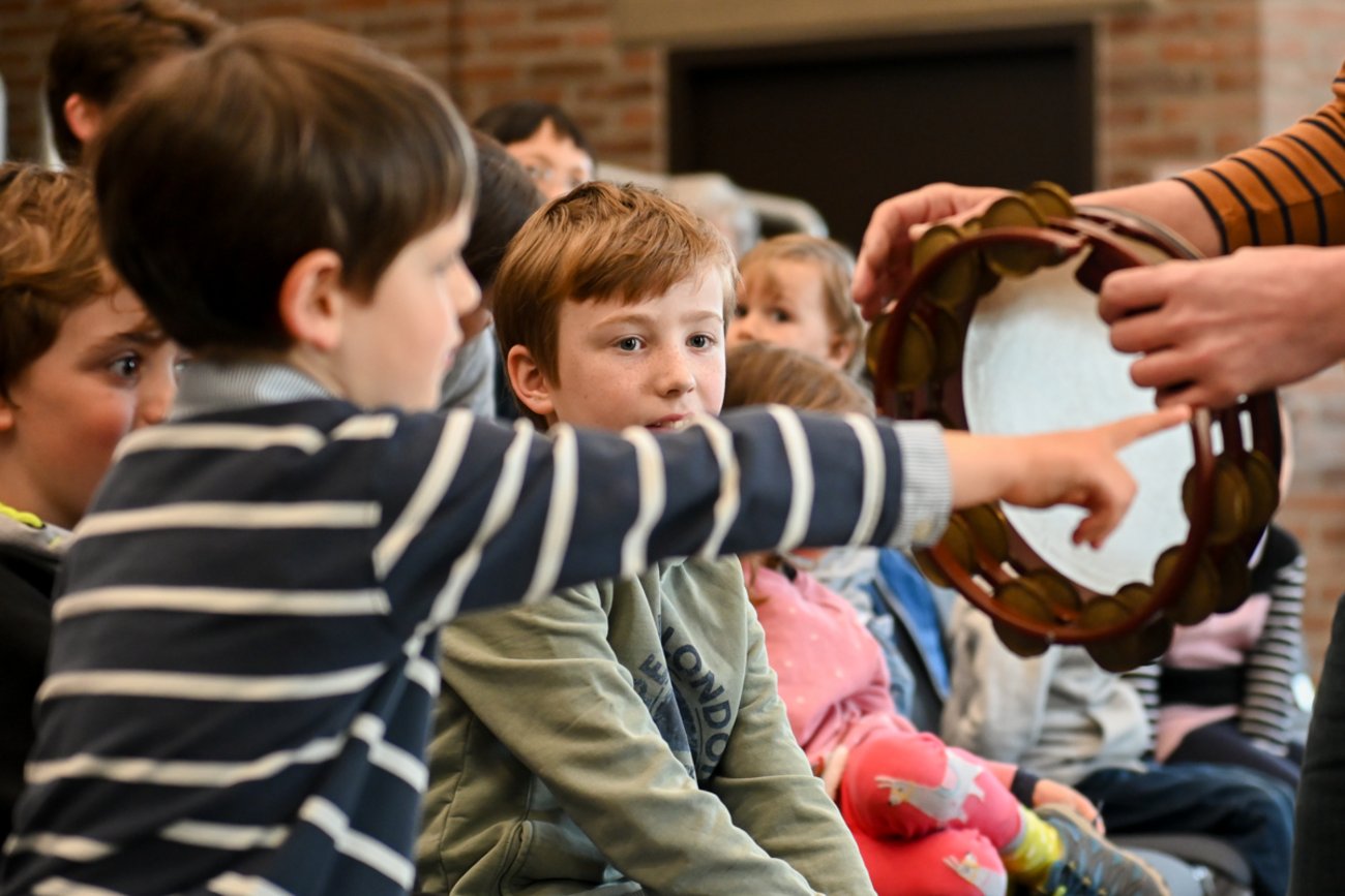 Kinder mit Trommel